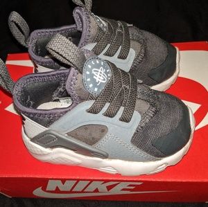 Baby Nike Huarache run 4C